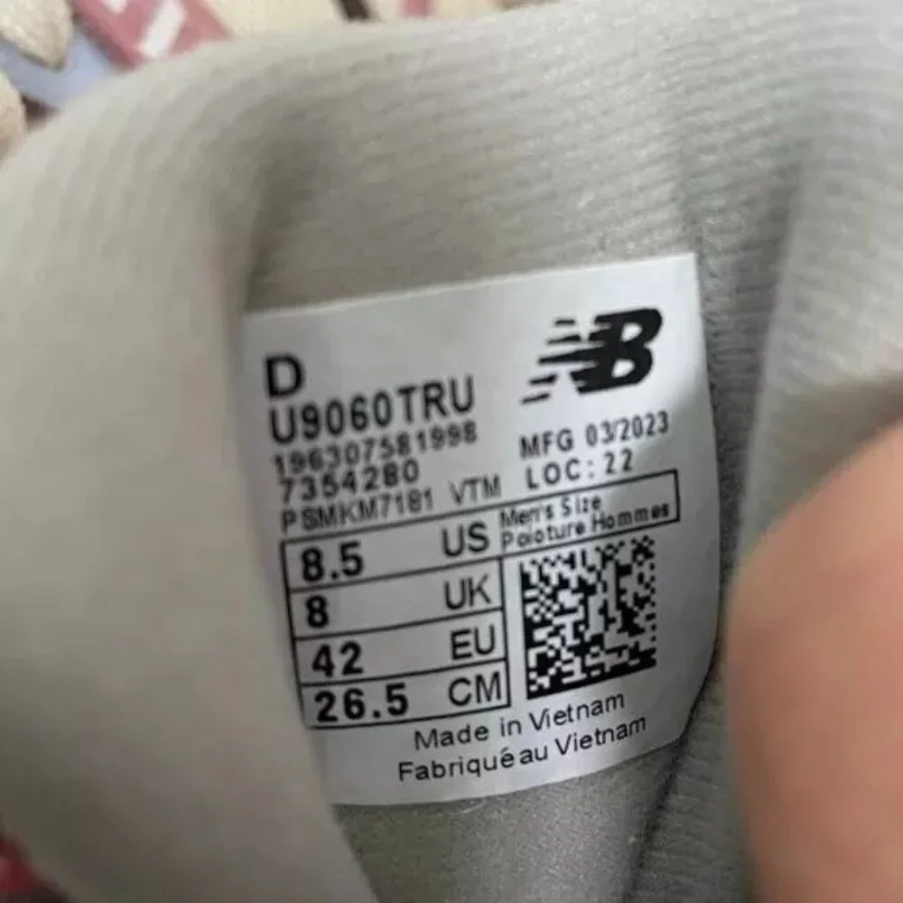 New Balance NWOT Men's 9060 Sea Salt Cherry Blossom U9060TRU Sneakers Size 8.5 - Picture 5 of 10